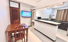 Ebony Apartment & Studio
